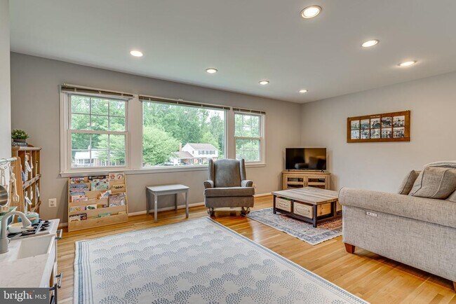 Building Photo - 8307 Carrleigh Pkwy