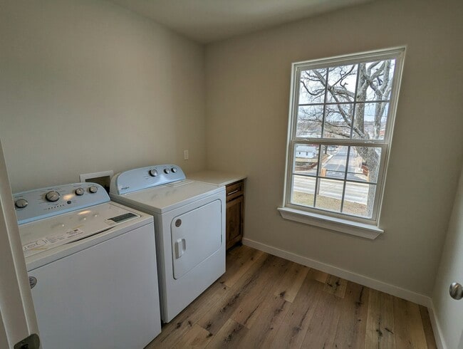 Building Photo - 141 S Bluff Ave