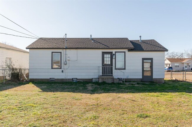 Building Photo - 314 W 36th St