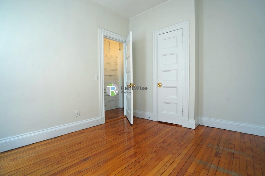 Building Photo - 72 Gardner St