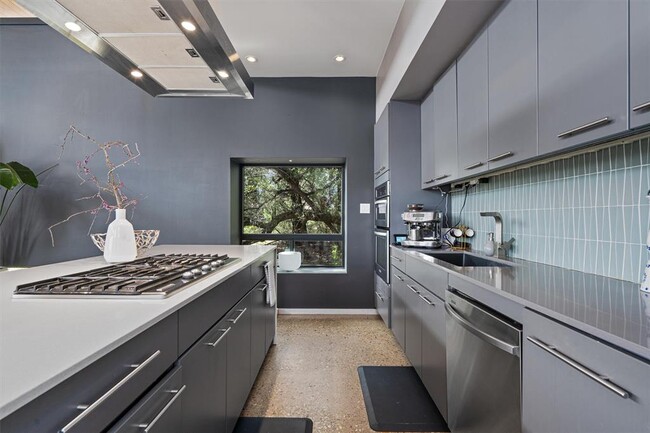 Building Photo - 1302 Socorro Dr