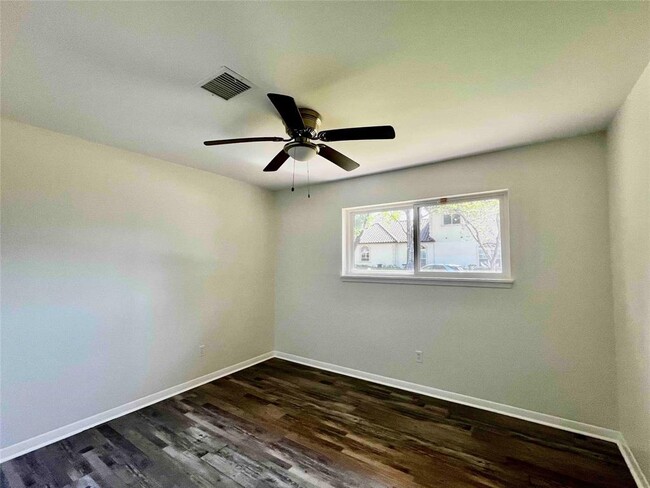Building Photo - 8106 Mullins Dr
