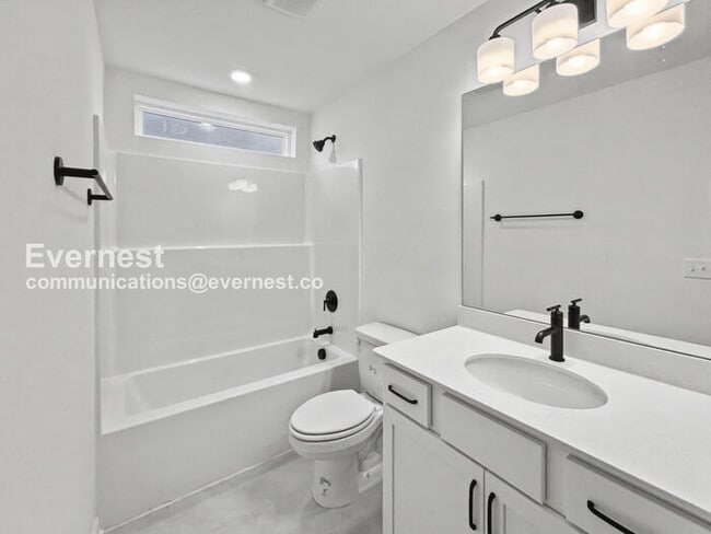 Building Photo - 456 Blair Rd