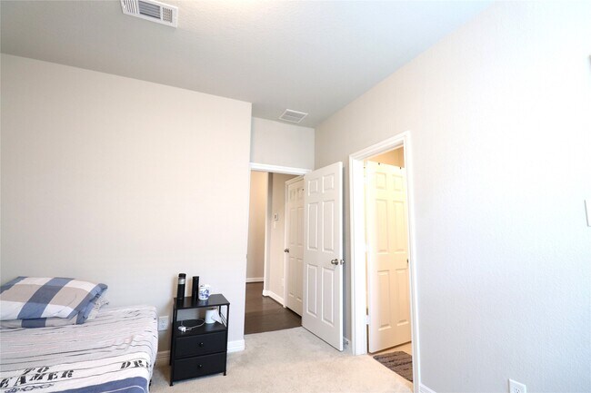 Building Photo - 145 Sunray Creek Dr