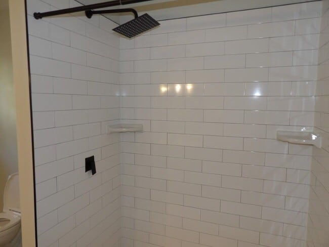 Building Photo - 917 9th Ave S