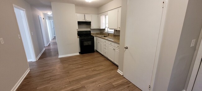 Building Photo - SPECIAL!!!! 1/2 off 1st Full Month's Rent!...