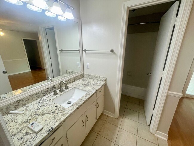 Building Photo - 3/2 for Rent in Madison!