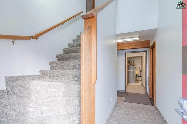 Building Photo - 615 Ginko Rd