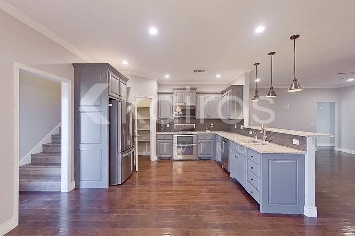 Building Photo - 7307 Albany Dr