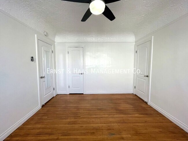 Building Photo - 1411 E Poppy St