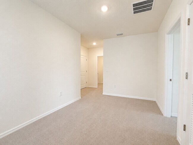 Building Photo - Family-Friendly lifestyle living in this 5Bedroom/3Bath spacious Odessa home!