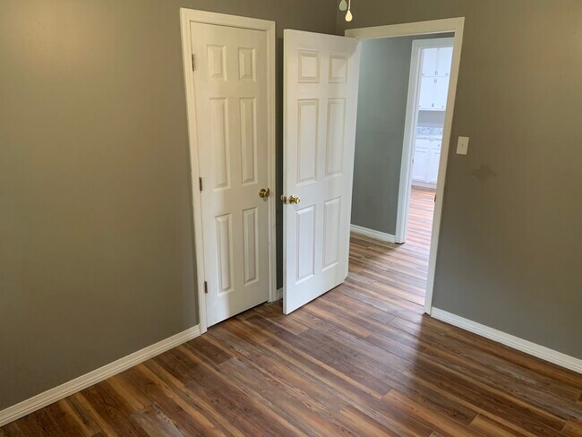 Building Photo - 1130 N 13th Ave