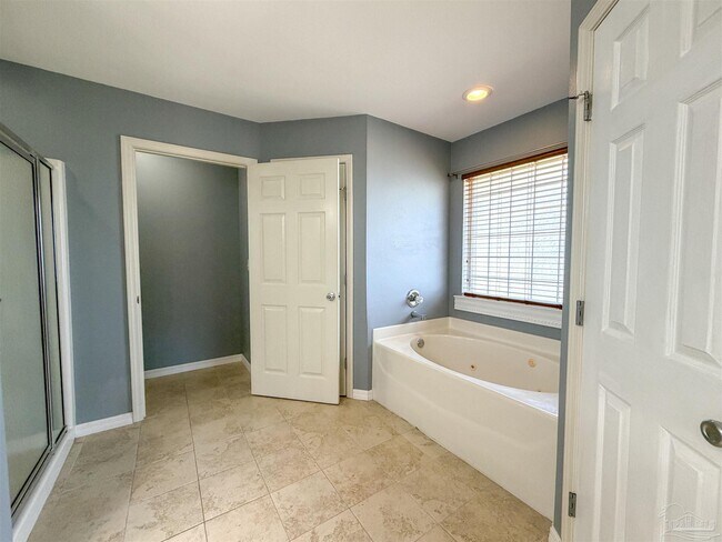 Building Photo - 3977 High Bridge Dr