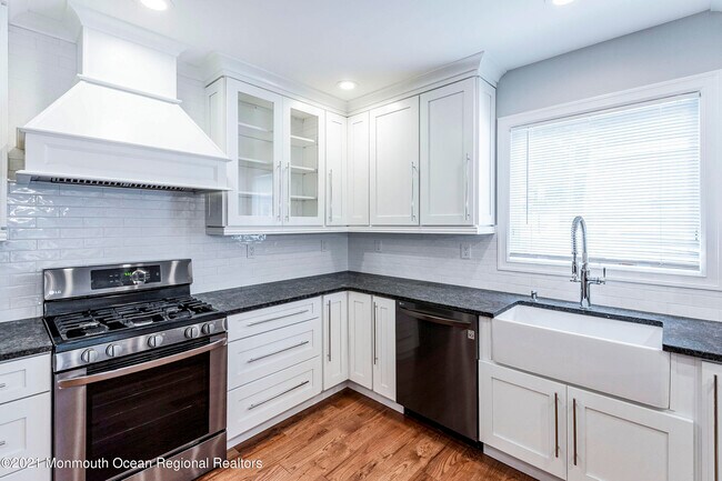 Building Photo - 16 Cypress Ave