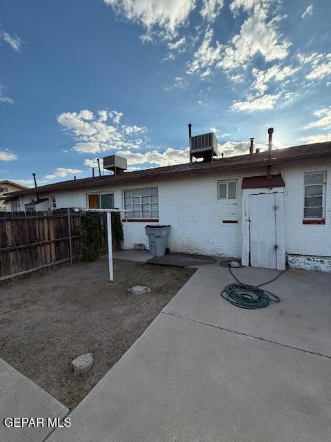Building Photo - 1201 Selden Dr
