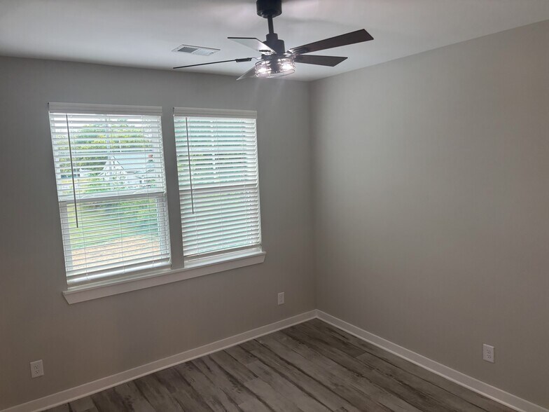 Building Photo - 439 Hobbs Ave