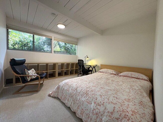Building Photo - Eichler-Style Gem in Desirable Triple El N...