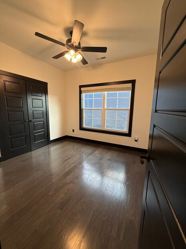 Building Photo - 2721 Cedrus Ave