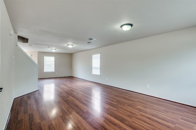 Building Photo - 8620 Star Thistle Dr