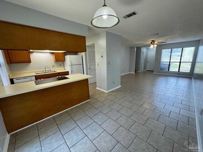 Building Photo - 2810 Villa Woods Cir