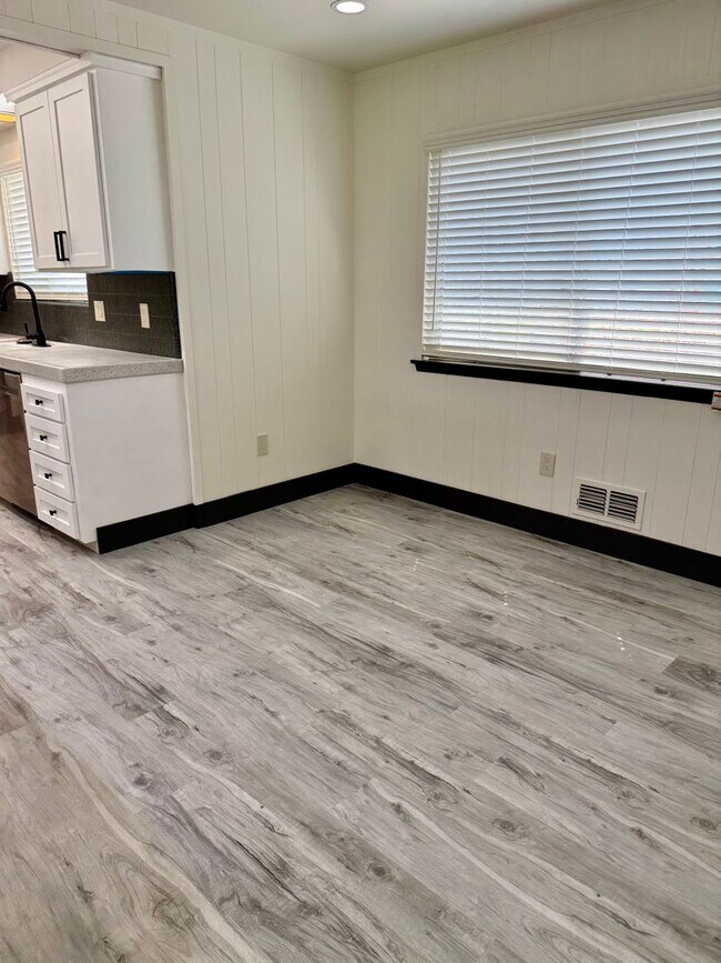 Building Photo - Beautiful remodeled home