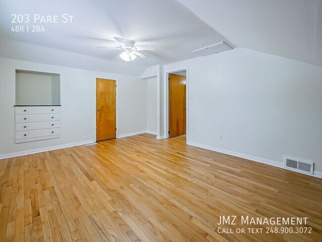 Building Photo - 203 Pare St