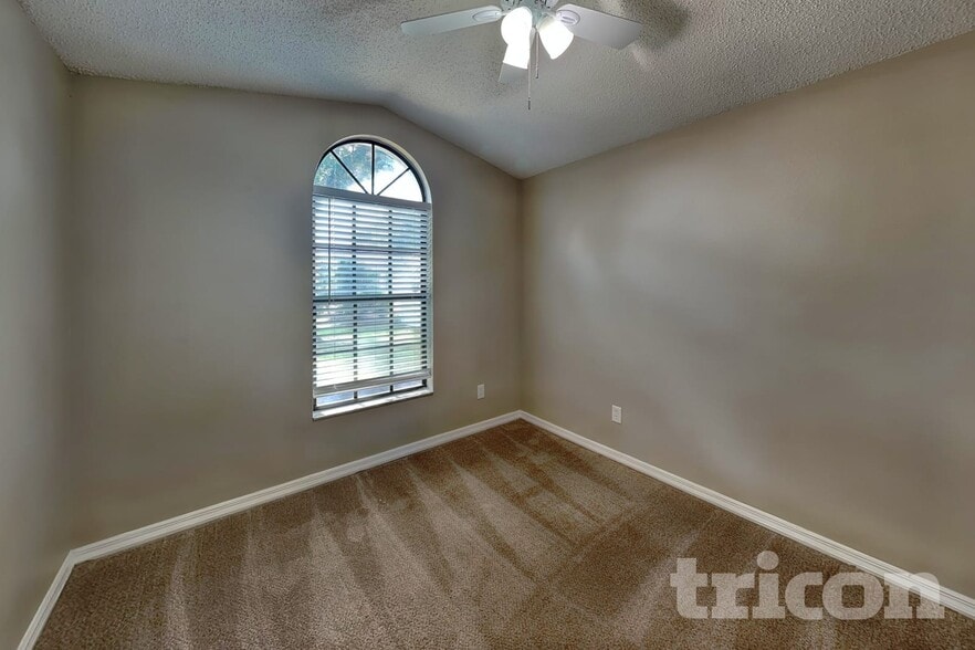 Building Photo - 947 Sandywood Dr