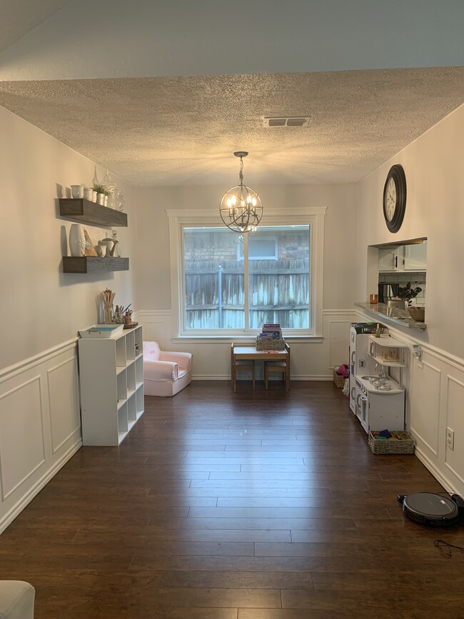 Building Photo - 990 Camden Dr