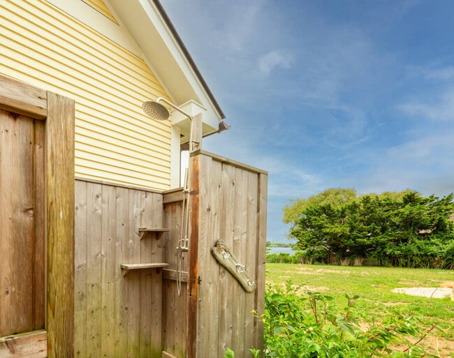 Building Photo - 131 S Edgemere St