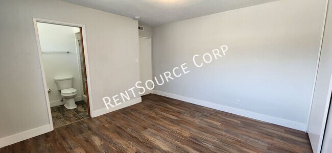 Building Photo - 850 N Redding Way