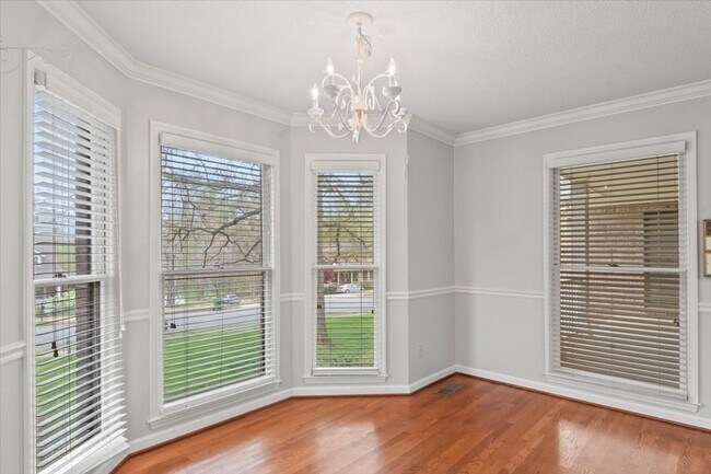 Building Photo - Stunning 3 bed 2.5 bath home in Cove Creek subdivision!