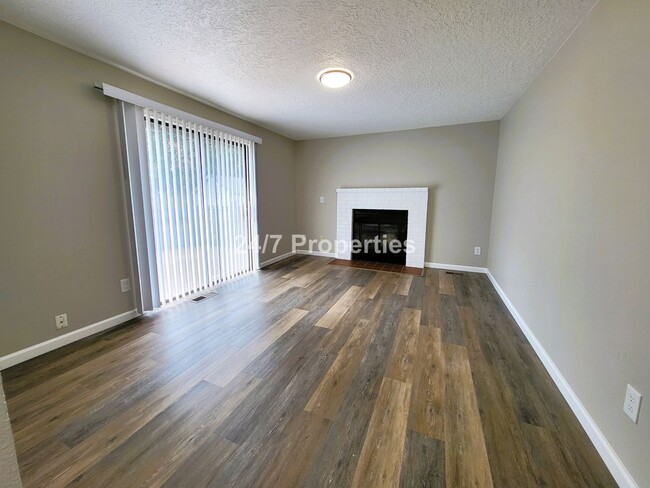 Building Photo - Winter discount - $200 OFF - 3BD I 2BA in ...