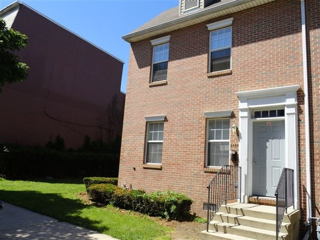 Building Photo - 1139 Mulberry St