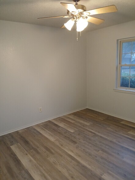 Building Photo - 2911 Featherston Avenue