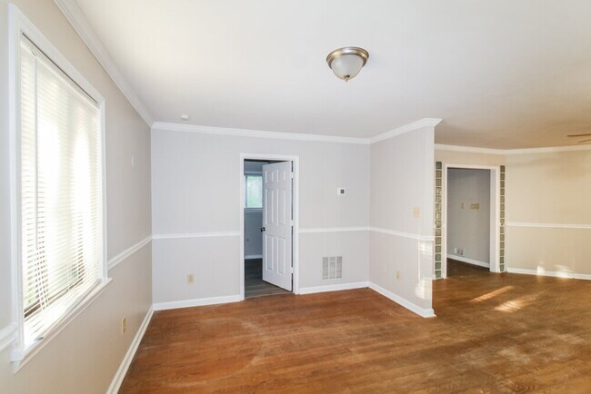 Building Photo - 5739 Hilton Ridge Rd