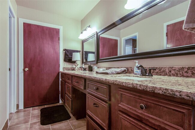 Building Photo - 9344 Briar Forest Dr