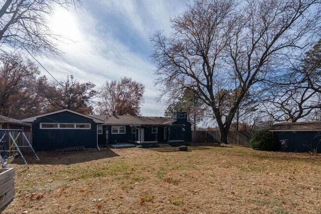 Building Photo - 6002 E 8th St N