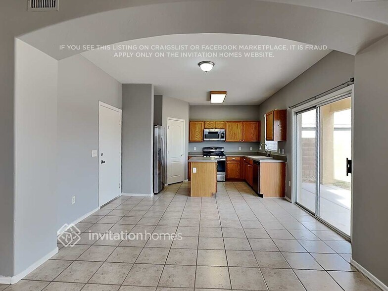 Building Photo - 10638 E Olla Ave