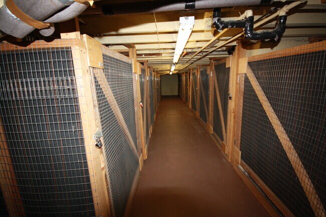 Building Photo - 910 Southeast 37th Avenue