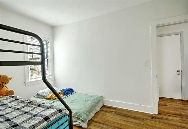 Building Photo - 68 Division St