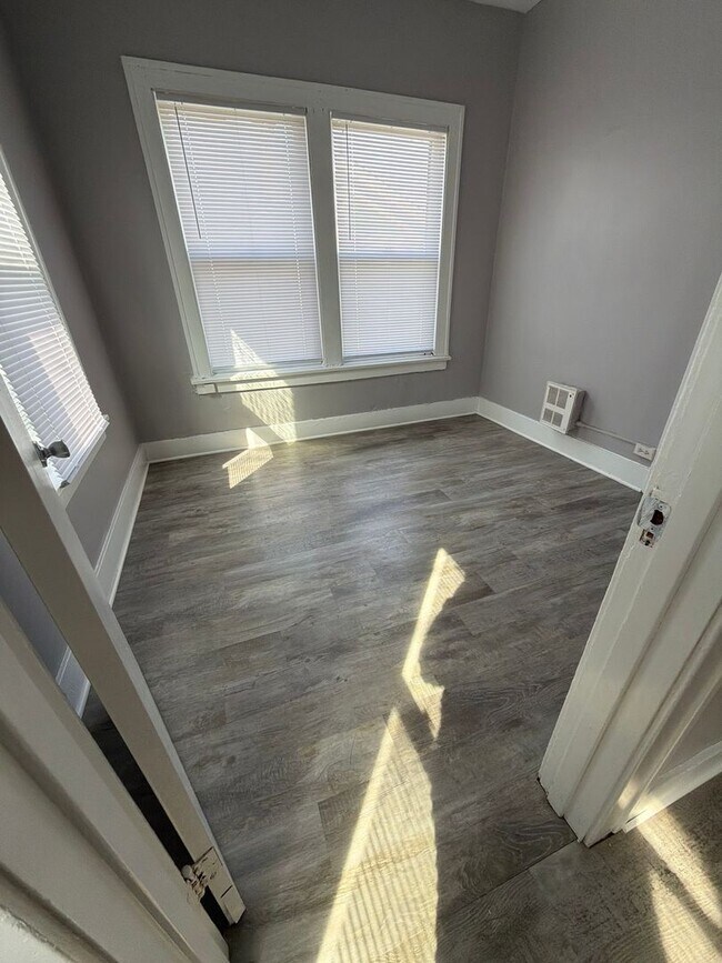 Building Photo - Chestnut St