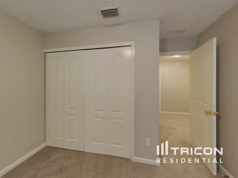 Building Photo - 746 Roland Lakes Dr