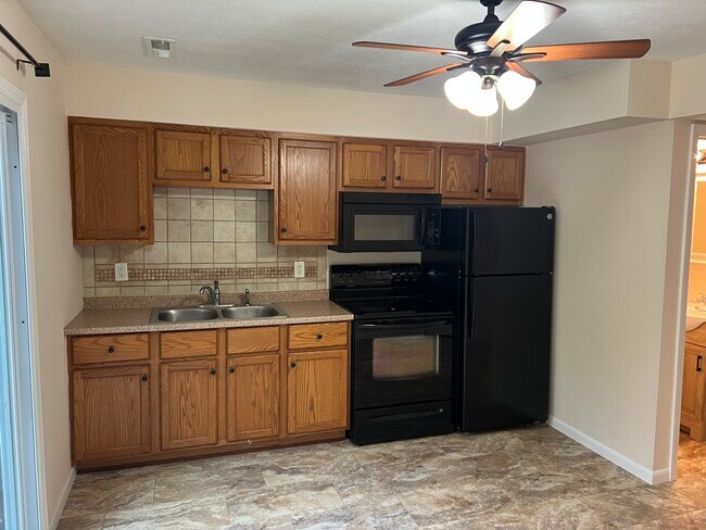 Building Photo - 405 W Collinsville Rd