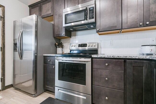 Building Photo - 420 E 48th St