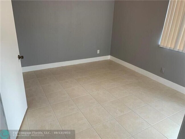 Building Photo - 755 NW 92nd Ave