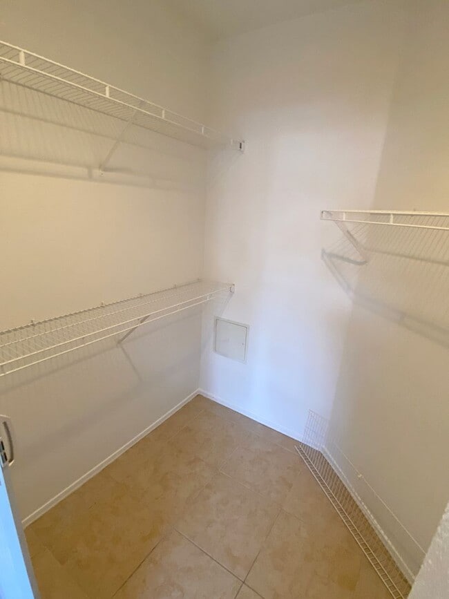 Building Photo - MAY MOVE IN SPECIAL - 1 Bedroom 1 Bath in ...