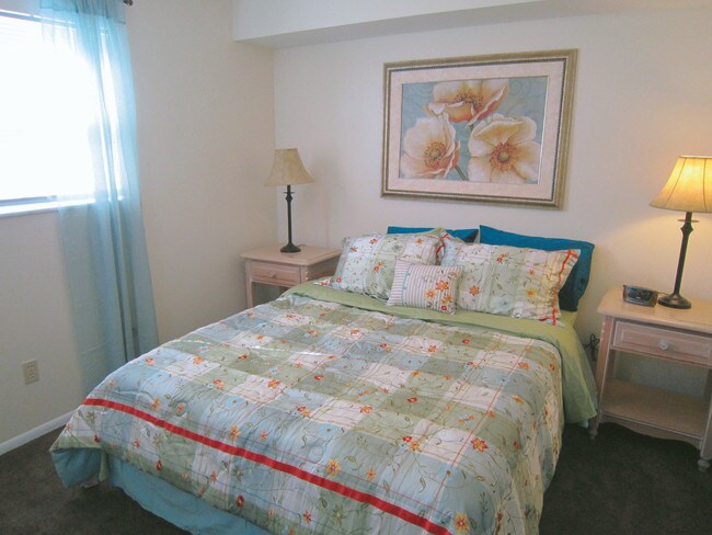 Colonial Village - 1256 Rand Ave Columbus OH 43227 | Apartment Finder