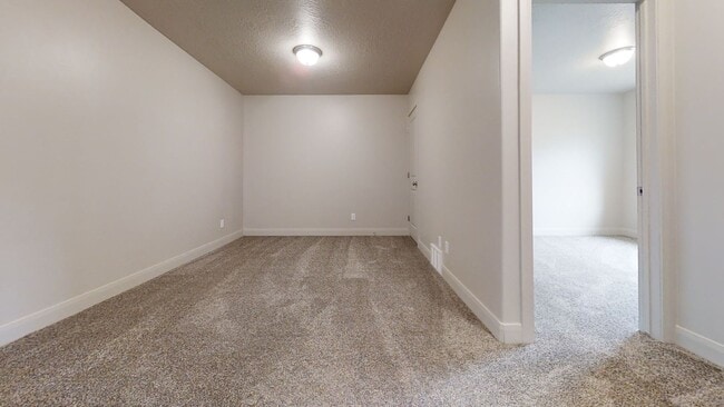 Building Photo - 3 bed 2.5 bath in  Townhome Spanish Fork
