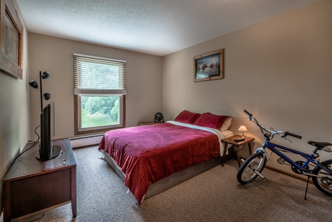 Building Photo - 941 11th Ave S