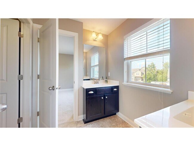 Building Photo - 5585 Orchard Cove